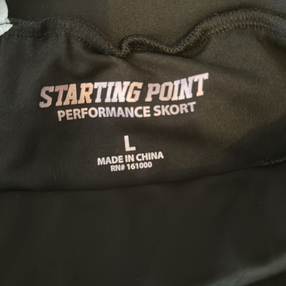 Women’s black skort elastic waist looks like a skirt has shorts underneath - Picture 5 of 5